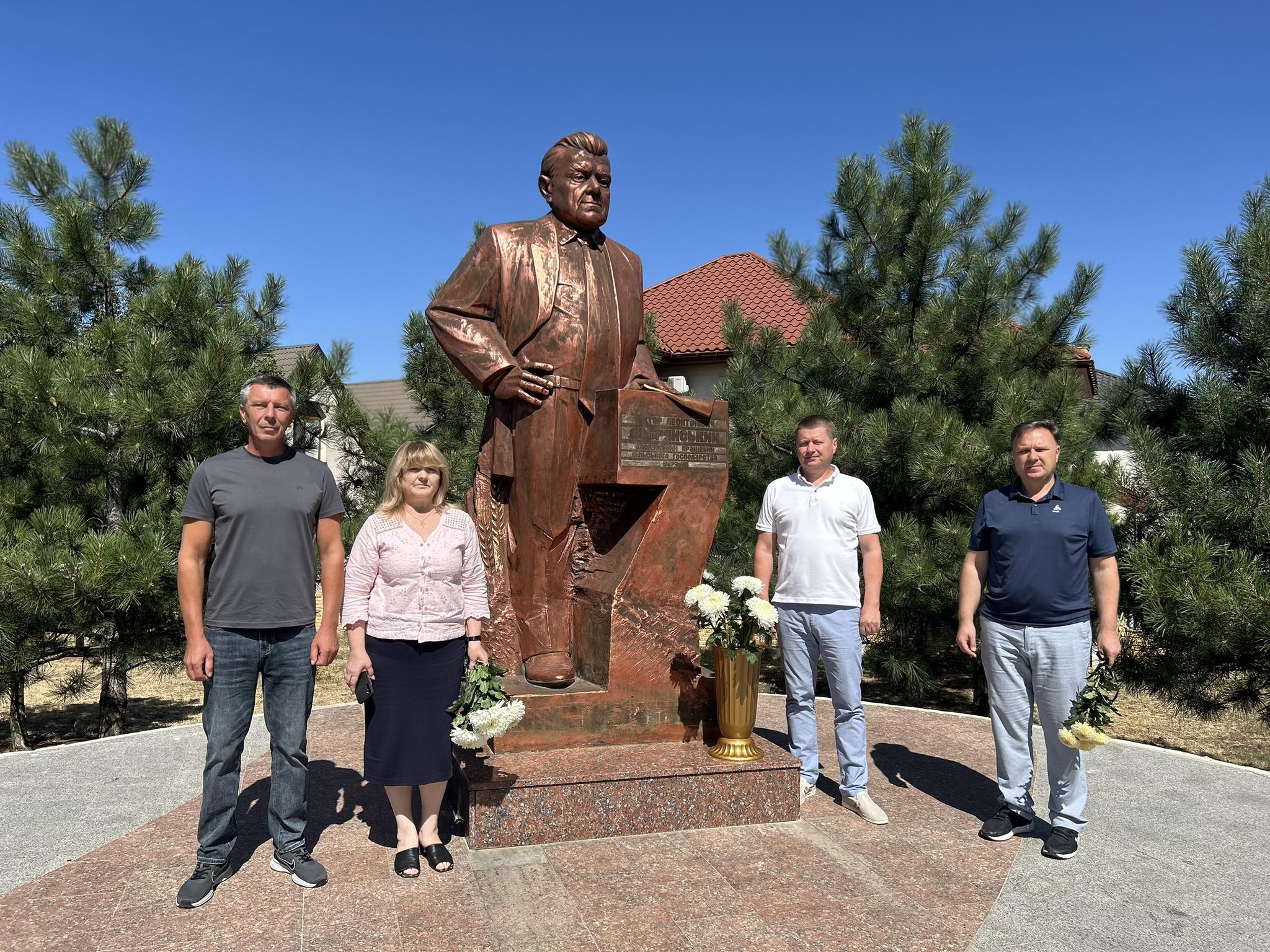 Відданий землі, вірний людям
