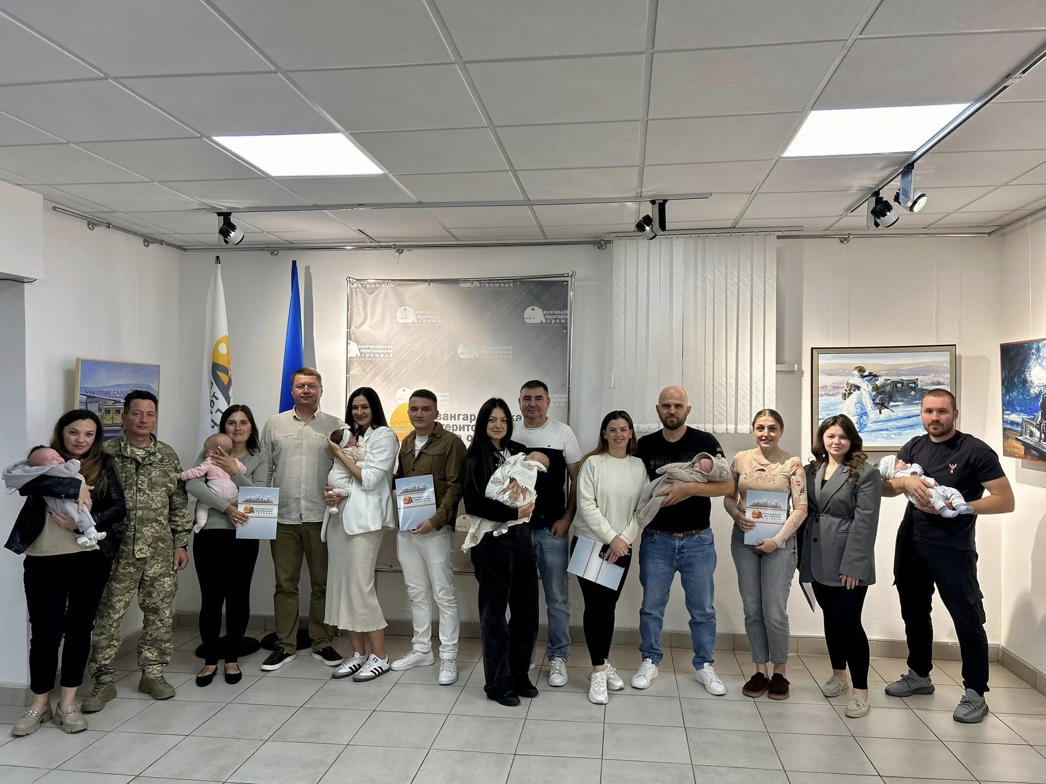 Привітали батьків наймолодших жителів Авангардівської Громади та вручили їм грошові сертифікати